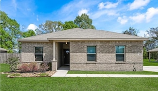 104 Tracie Dr, Dayton, TX 77535