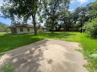 1005 N Jones St, Baytown, TX 77520
