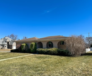 36476 Summerset St, Sterling Heights, MI 48312