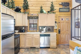 241 Oakridge Rd, Branson, MO 65616
