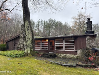 140 E Hollow Rd, Petersburg, NY 12138