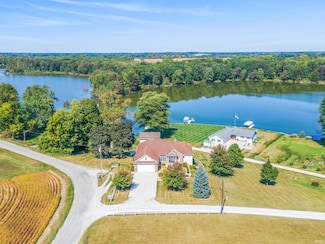 781 E Willow Ln, Wawaka, IN 46794