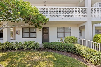 4910 Bay St NE Unit 111, Saint Petersburg, FL 33703