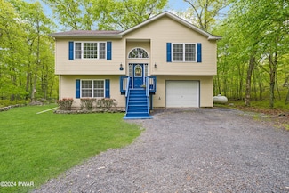 116 Ledgeway Dr, Dingmans Ferry, PA 18328