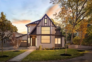 176 Harvard Cir Unit 176, Newton, MA 02460