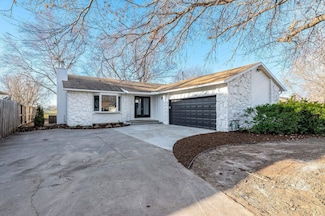 105 N Vantage View Cir, Wichita, KS 67212