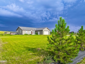 5512 Ronan Ave, Williston, ND 58801