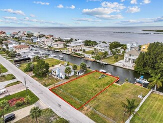 6629 Seaview Blvd, Hudson, FL 34667