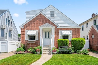46-27 195th St, Flushing, NY 11358