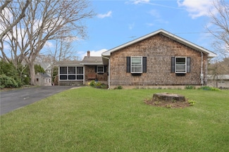 9 Lakeside Dr, Narragansett, RI 02882