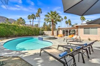 1127 E San Lucas Rd, Palm Springs, CA 92264
