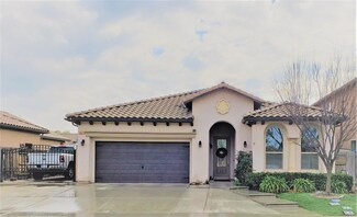 7427 W Wrenwood Ln, Fresno, CA 93723