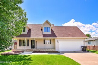 5265 7th Ave N, Grand Forks, ND 58203