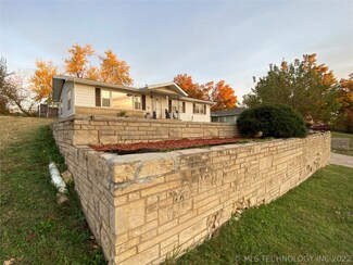 1933 John St, Ponca City, OK 74601