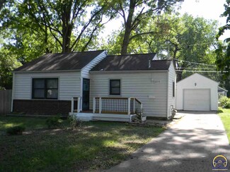 2235 SW Boswell Ct, Topeka, KS 66611