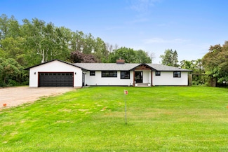 W1691 Fish Creek Rd, Seymour, WI 54165