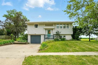 109 Dorothy Ln, Lone Tree, IA 52755
