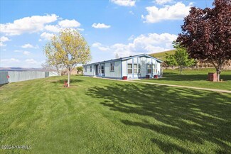 1171 Desiree Ln, Moxee, WA 98936