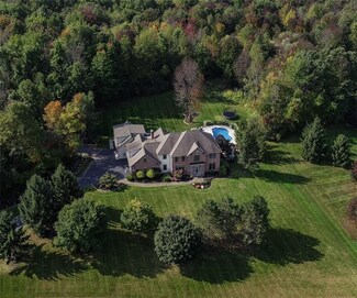 15 Hunt Club Dr, Honeoye Falls, NY 14472