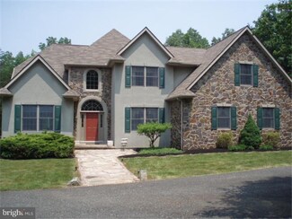 211 Colonial Dr, Perkiomenville, PA 18074