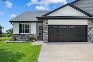 1101 Creekside Dr, Tiffin, IA 52340