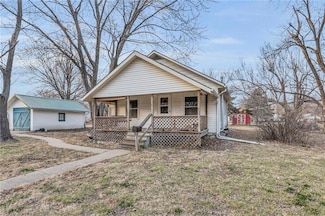 417 E 7th Ave, Garnett, KS 66032