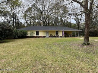 320 Elmer Ave E, Wiggins, MS 39577