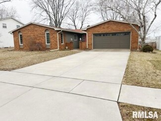 3715 Forest Rd, Davenport, IA 52807