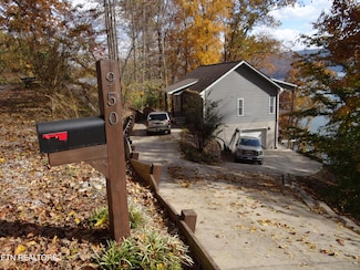 950 Oak Ln, New Tazewell, TN 37825