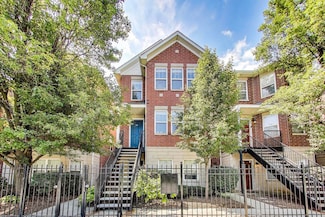 661 W Division St Unit B, Chicago, IL 60610