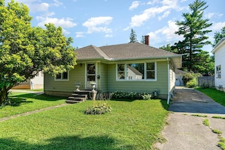 1521 Chestnut St, Saginaw, MI 48602