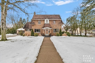 2606 Lake Dr SE, Grand Rapids, MI 49506
