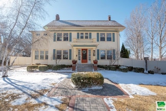 36 9th St SW, Le Mars, IA 51031