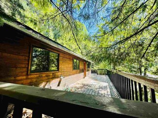 4144 Apple St, Dunsmuir, CA 96025