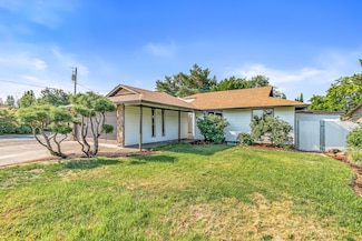 2762 E McAndrews Rd, Medford, OR 97504