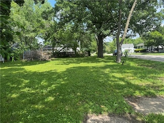 201 E School St, Hamilton, MO 64644