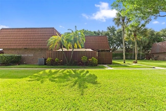 806 SW 119th Way, Davie, FL 33325