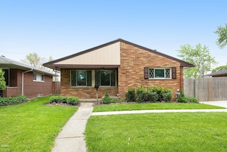 21036 Suffolk St, Clinton Township, MI 48035