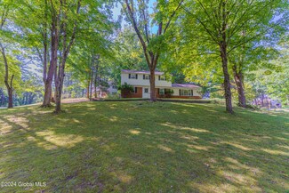 17 Hillside Dr, Ballston Lake, NY 12019
