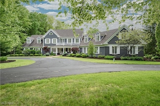 17980 Windy Lakes Cir, Chagrin Falls, OH 44023