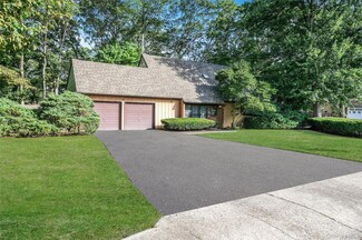 7 Birdseye Cir, Stony Brook, NY 11790