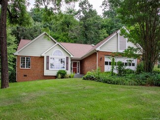 43 Foxwood Dr, Waynesville, NC 28785