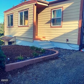646 SE 8th St, Toledo, OR 97391