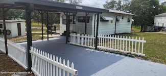 9486 Gray Fox Dr, Weeki Wachee, FL 34613