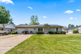 413 S Harkless Dr, Syracuse, IN 46567