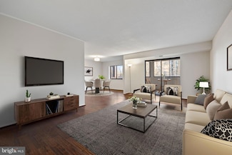 5902 Mount Eagle Dr Unit 215, Alexandria, VA 22303