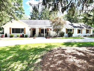 1045 Collingwood Dr, Indianapolis, IN 46228
