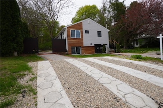 137 Overlook Dr, East Greenwich, RI 02818