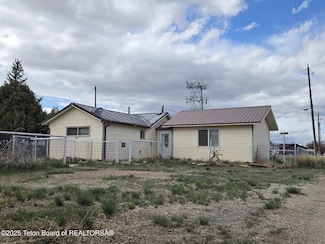 159 Oak St, La Barge, WY 83123
