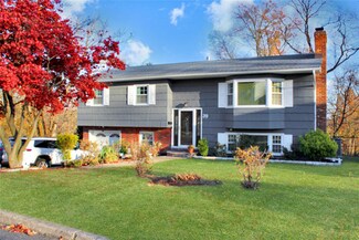 39 Greywood Dr, Orangeburg, NY 10962